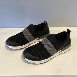 NIB DSG slip on sneakers Size Men’s 6